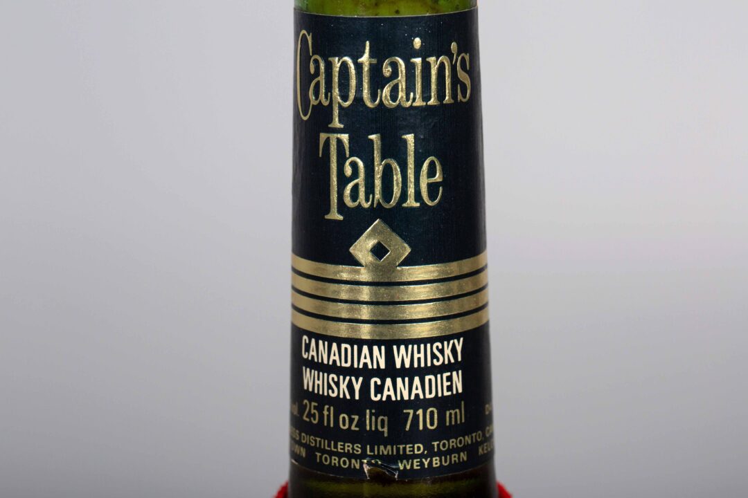 Captain's Table Canadian Whisky - Whisky Canadien船长的餐桌加拿大威士忌 - Image 2
