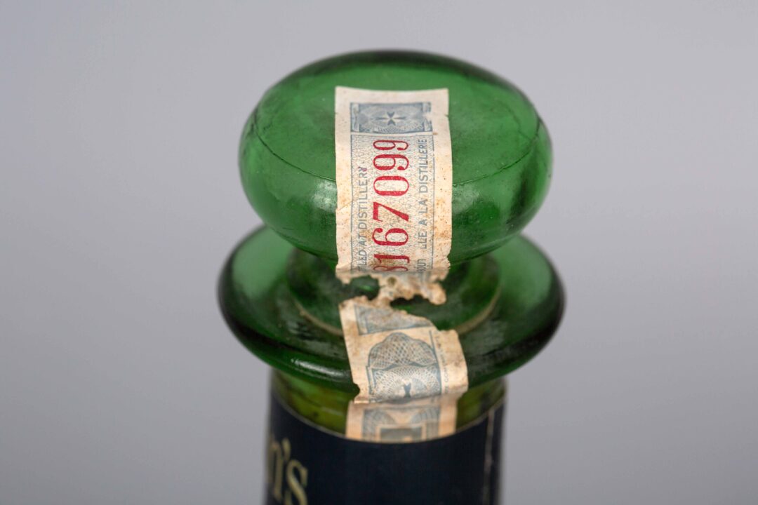 Captain's Table Canadian Whisky - Whisky Canadien船长的餐桌加拿大威士忌 - Image 4