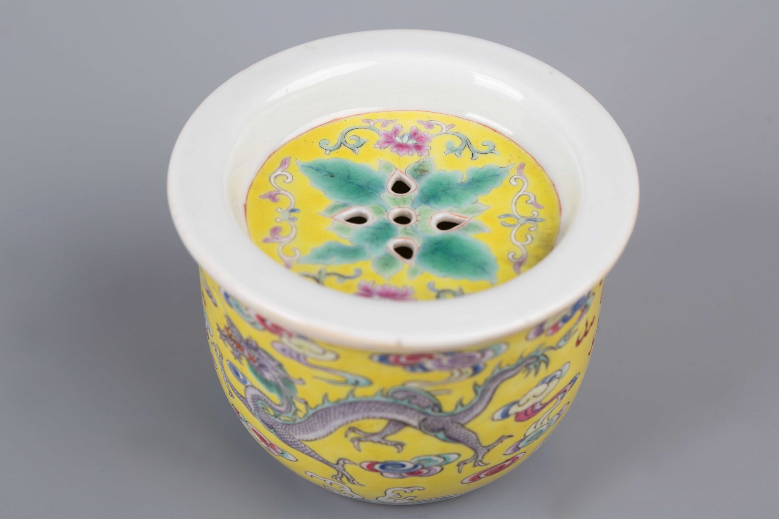 Yellow-glazed dragon pattern pot with Daqing Qianlong Year Made 