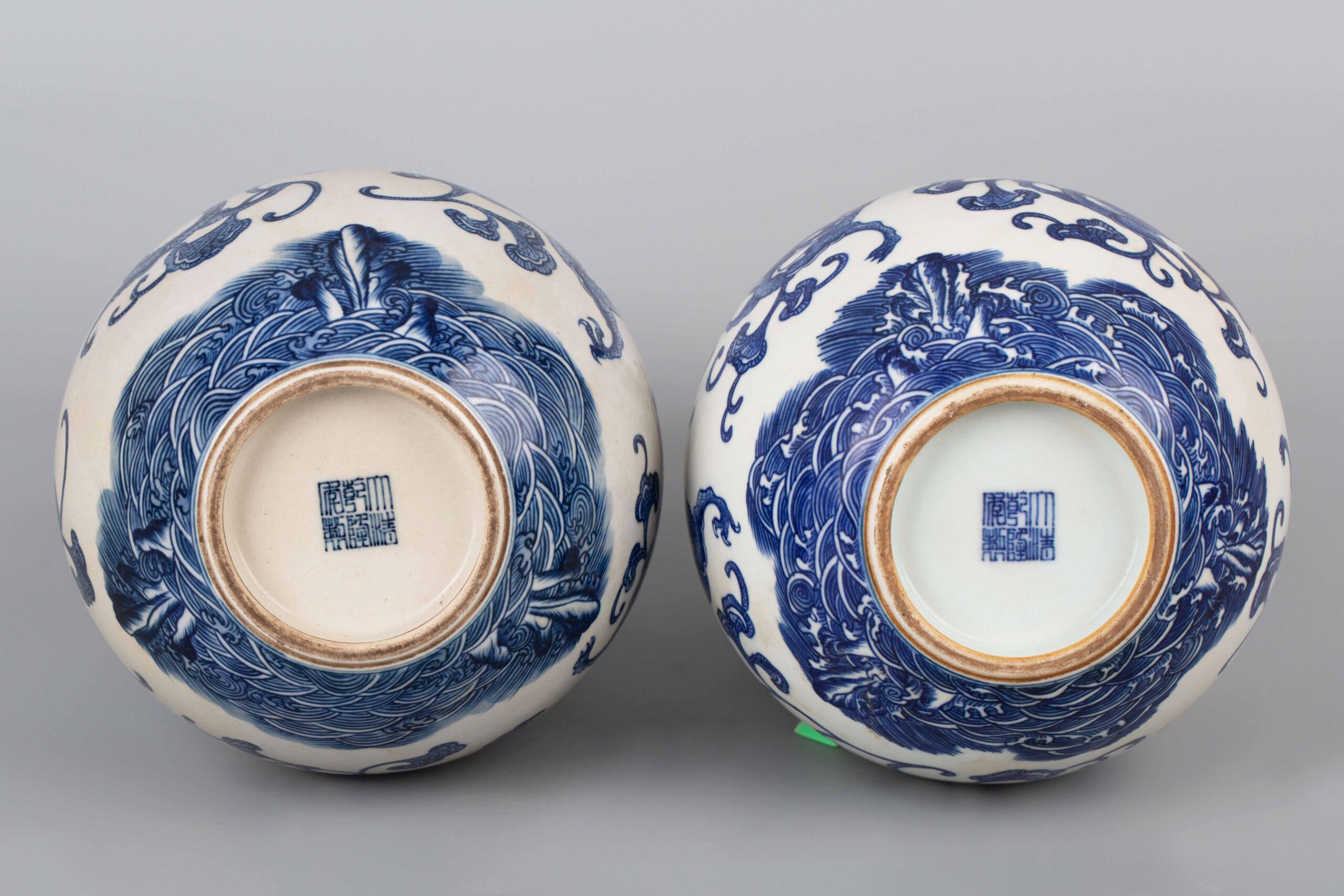 A pair of blue and white gourd vases with Daqing Qianlong
