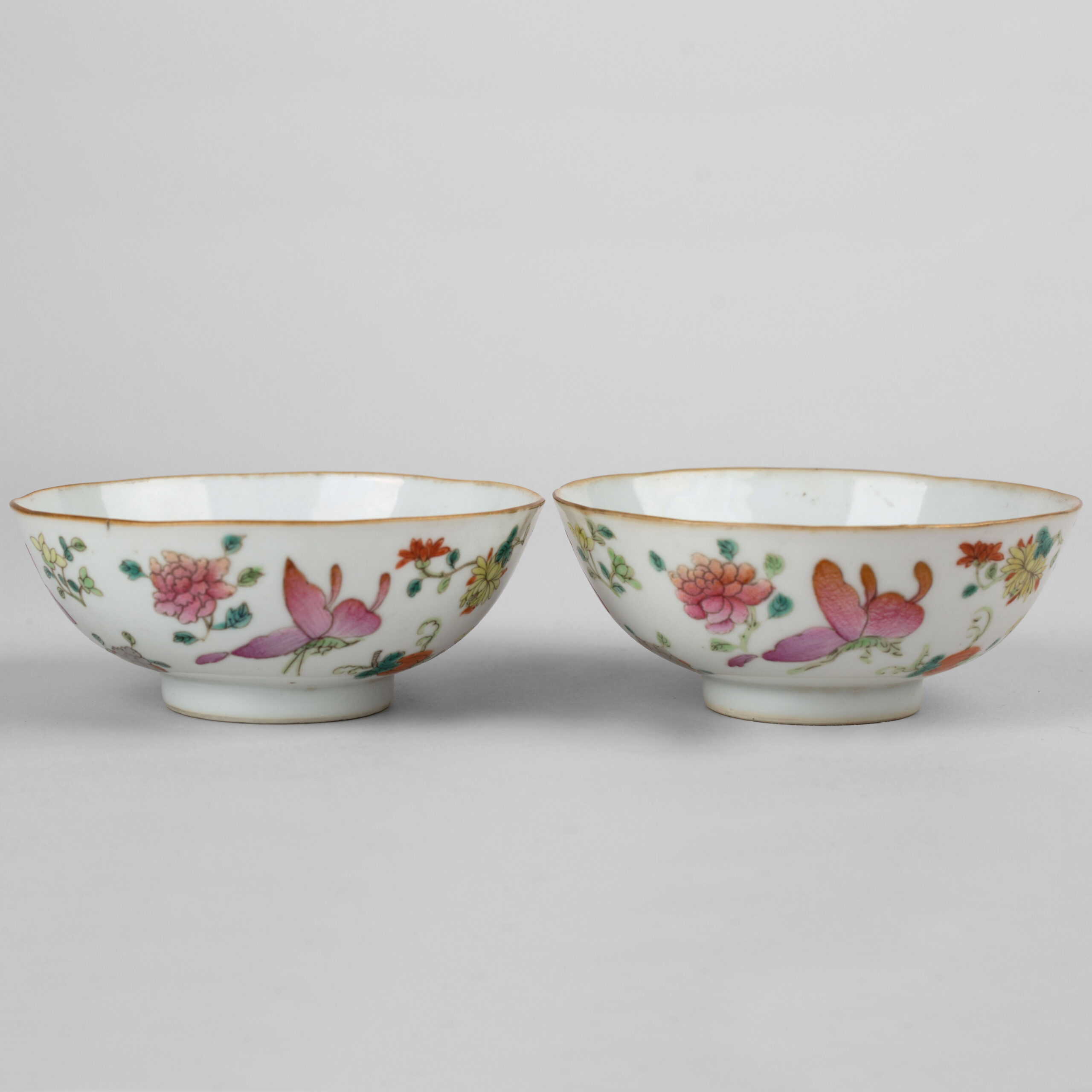 A pair of famille rose butterfly floral bowls with Xu Huaide Tang 