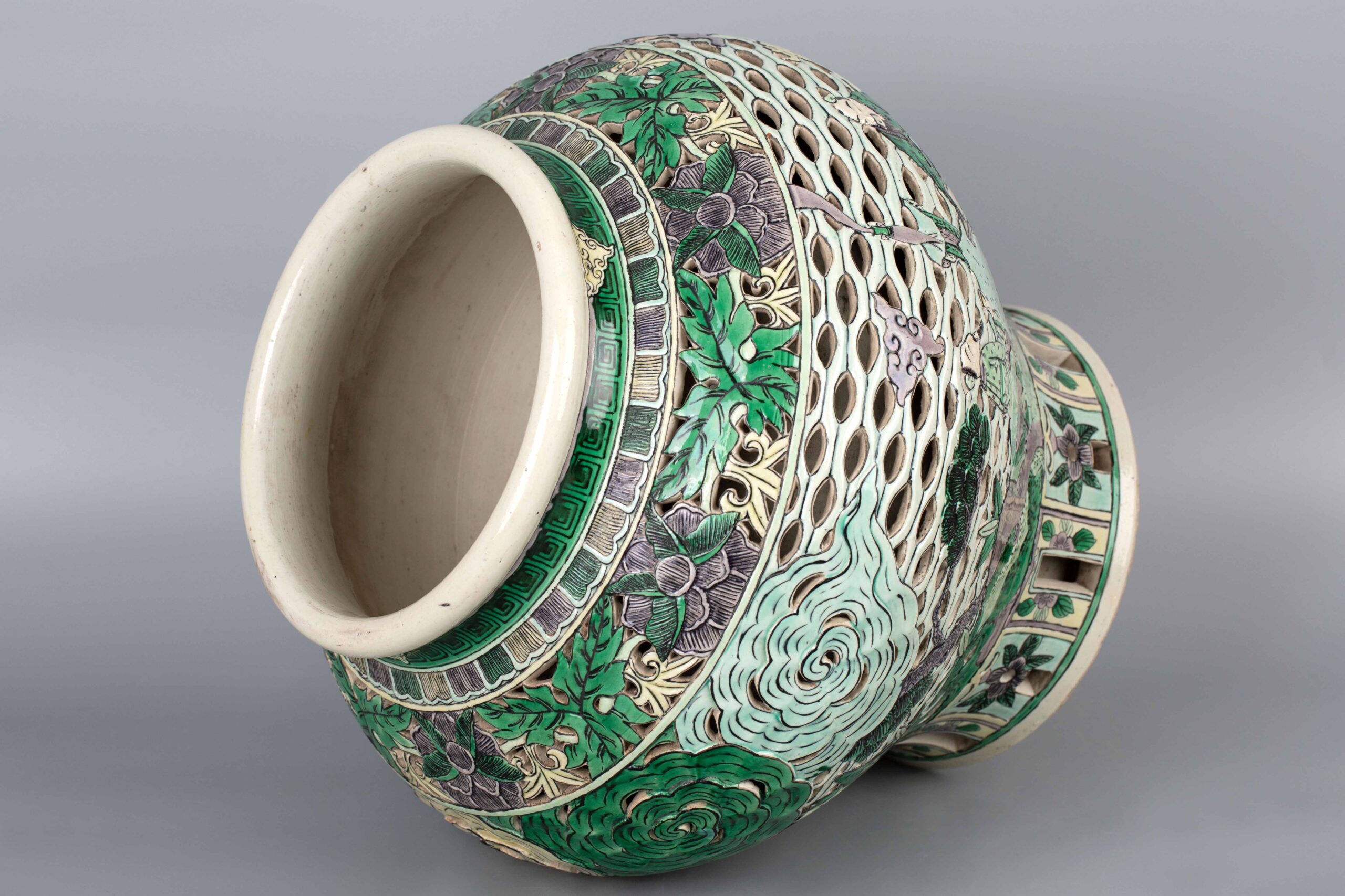 Multicolored hollow carved Jar 19th century五彩洞石，高士，镂空雕 