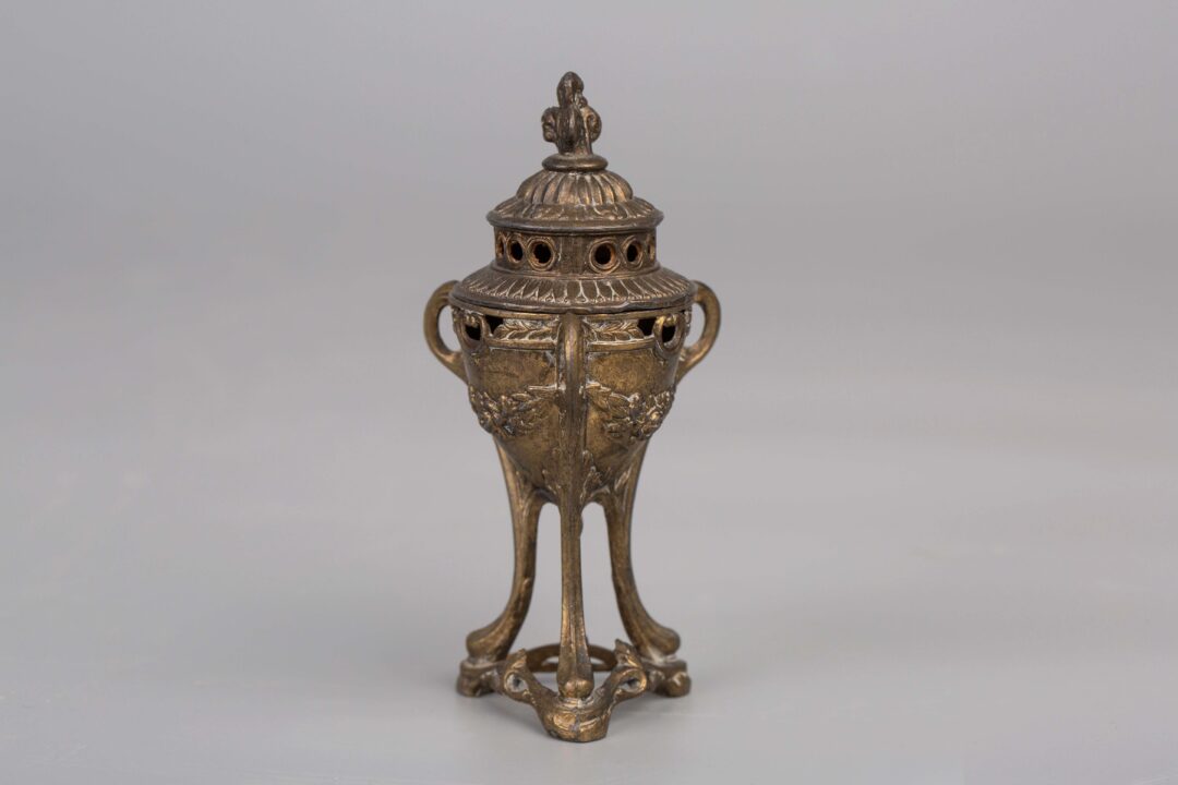 Antique Art Nouveau Vantines Bronze Incense Burner Censer Made in France 19th century新艺术风格青铜香炉法国制造 十九世纪 - Image 2