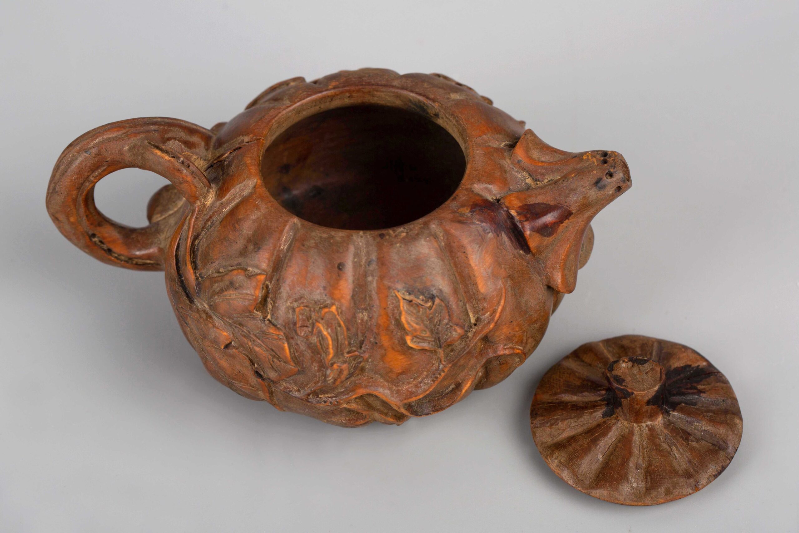 Wood carving teapot 19th century. Shoushan stone pen holder木雕 