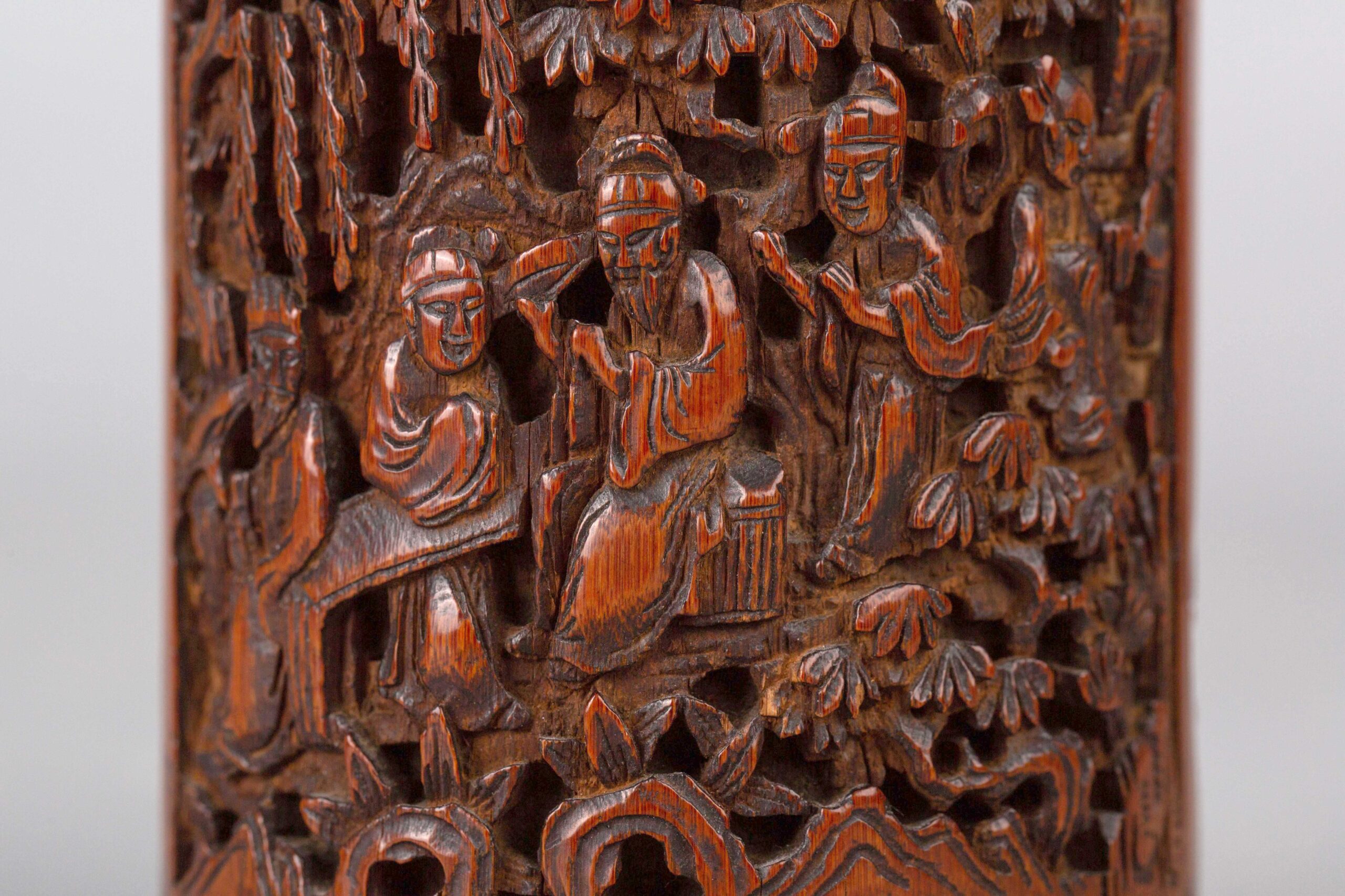 Bamboo brush holder carved phoenix and figures, late Qing dynasty 
