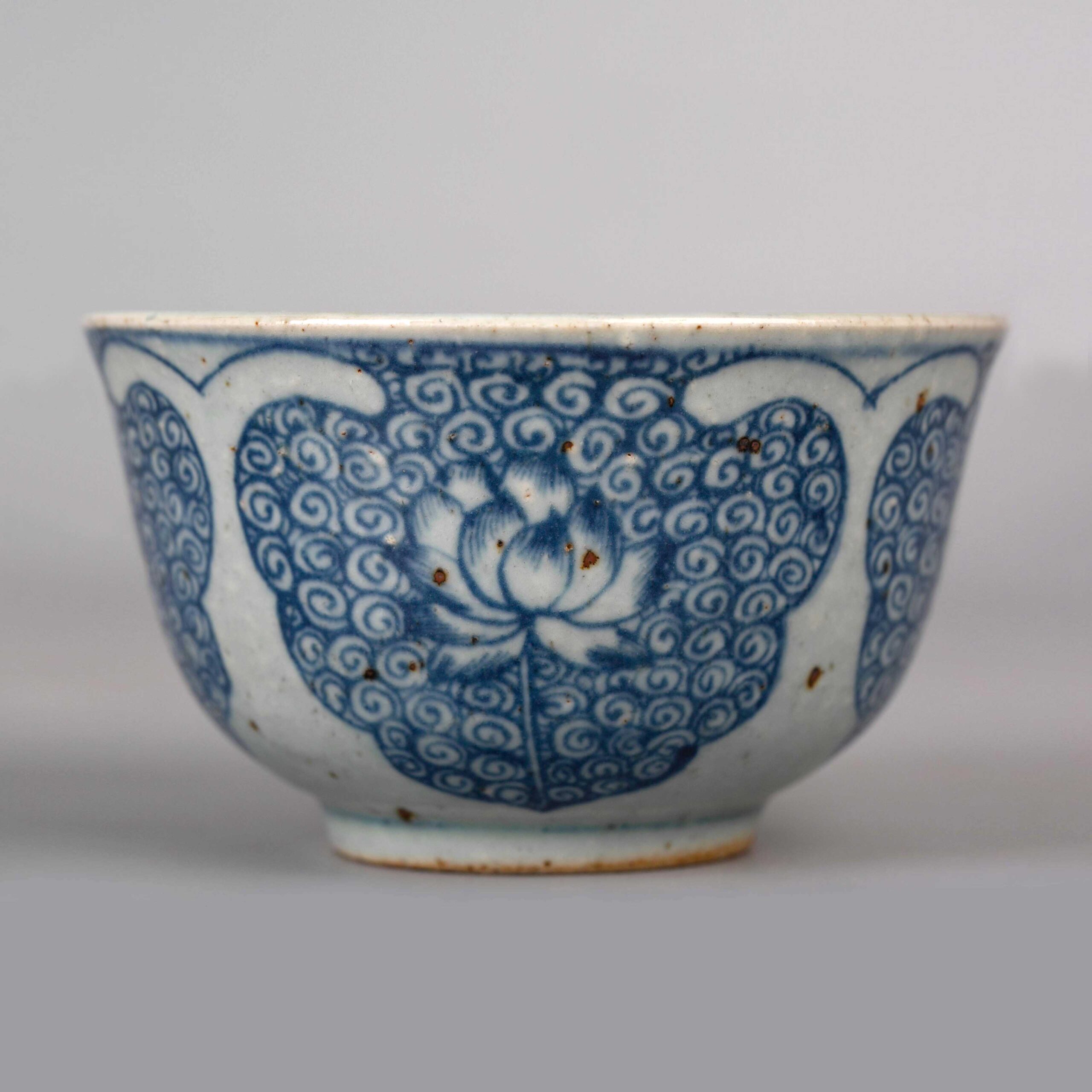 中国　青花花文碗　N　8062E