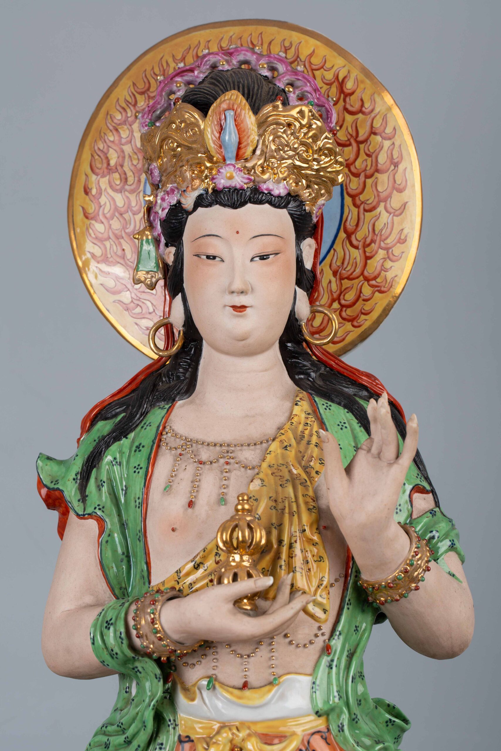 A set of three Buddhas西方三圣景德镇雕塑瓷厂作者曾山东装饰刘春根 