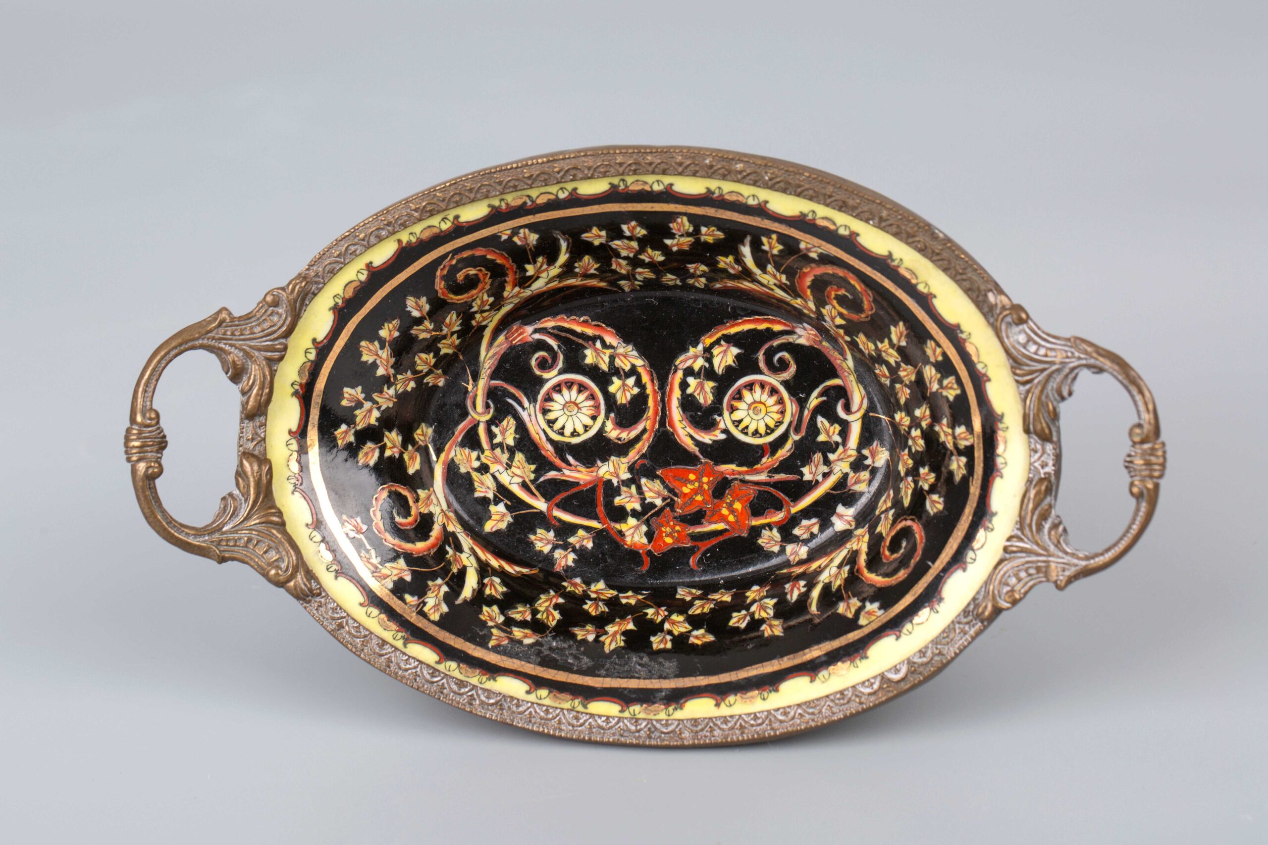 Flower pattern plate inlaind with bronze, Huarongtang Made mark 