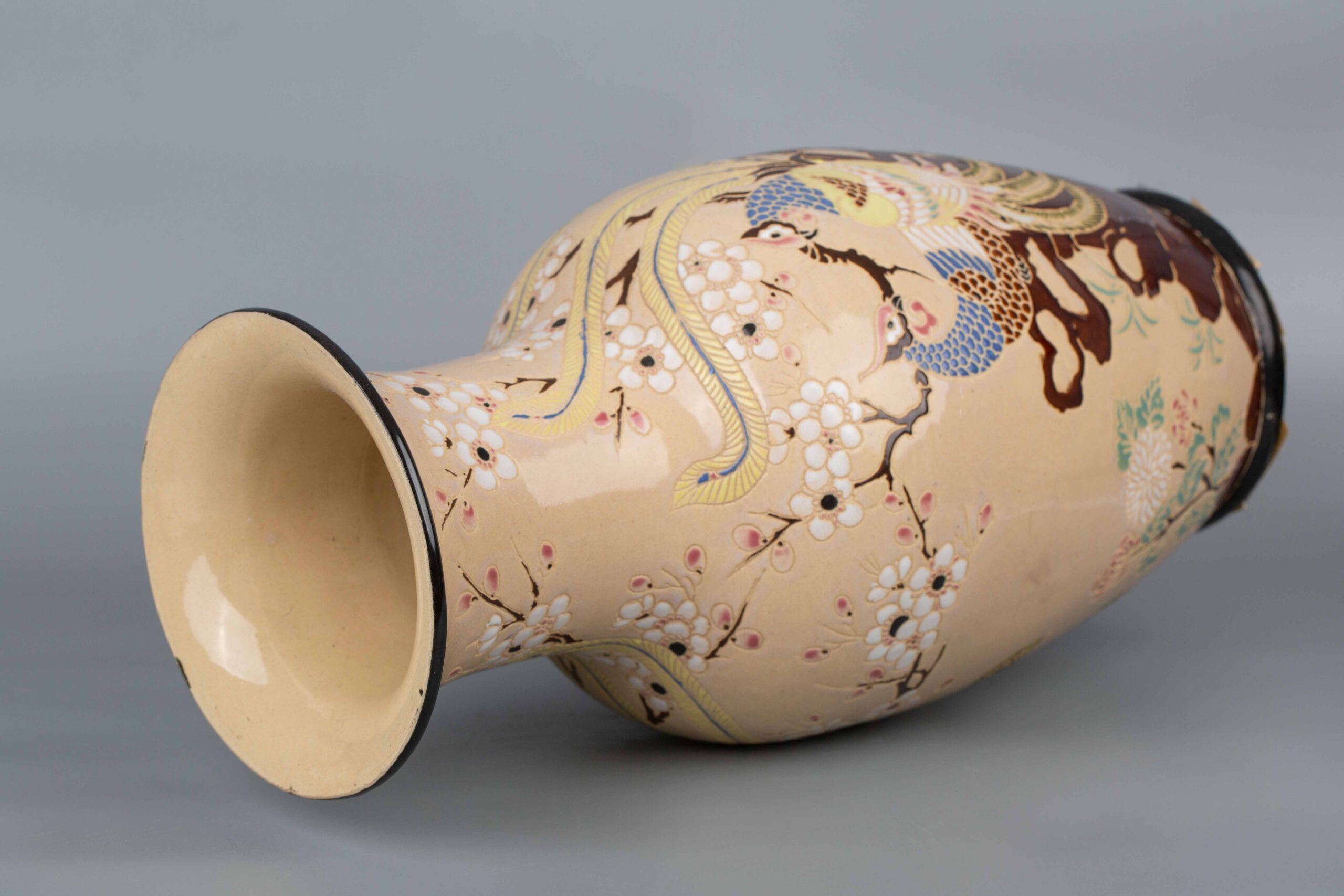 Flower and bird vase, 20th century花鸟赏瓶20世纪– Time Art