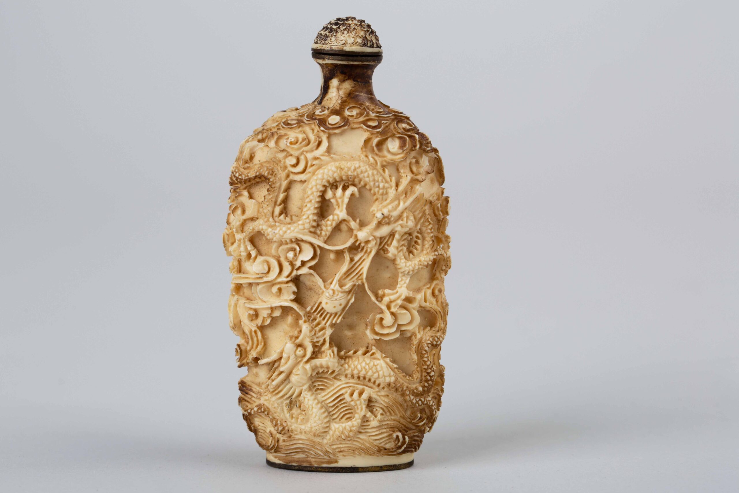 Bone-carved snuff bottle with Qianlong Nian Zhi mark海水江崖龙纹高 