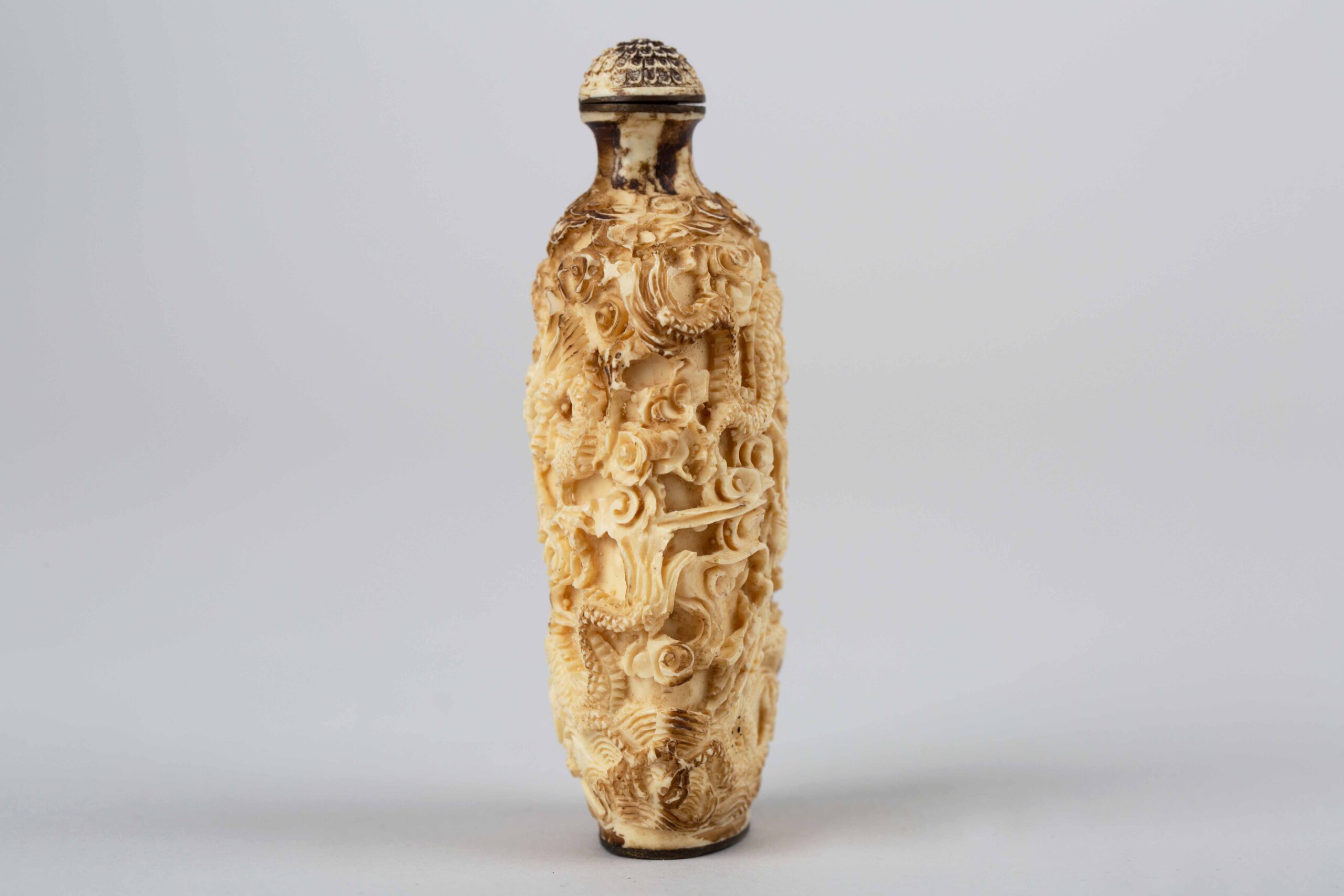 Bone-carved snuff bottle with Qianlong Nian Zhi mark海水江崖龙纹高 