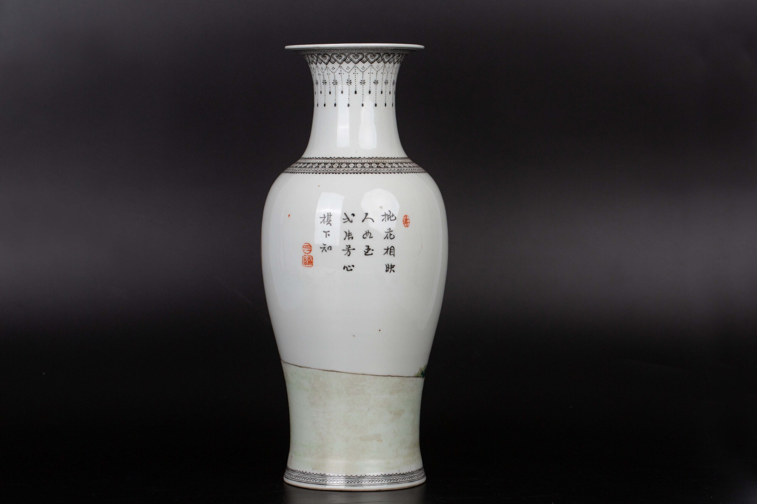 粉彩蟠桃纹天球瓶- 故宫博物院
