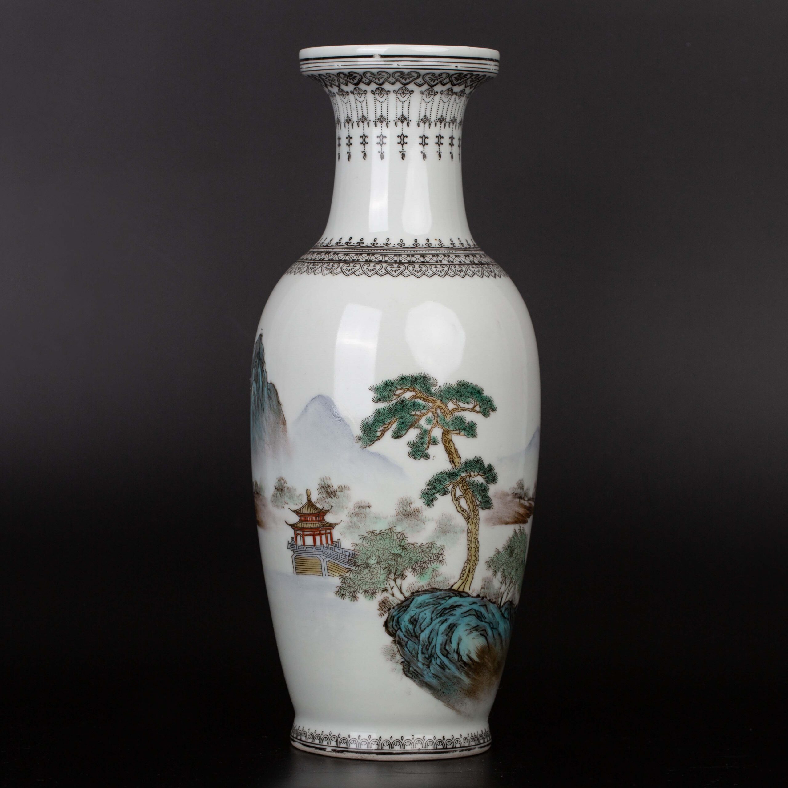 Famille Rose Poetry and landscape vase with made in Jingdezhen 