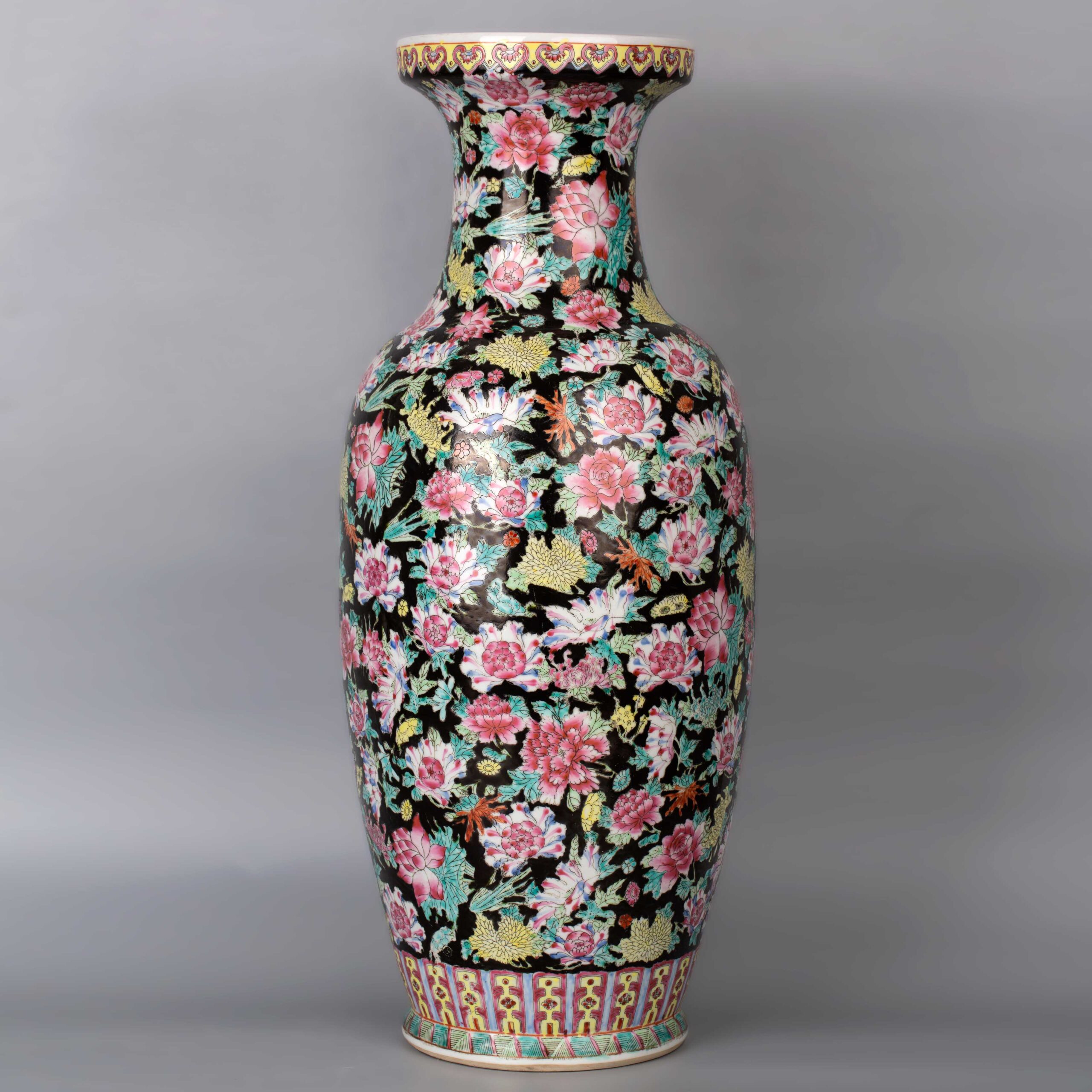 Famille-noire hundred flowers vase with DaQing Qianlong Year Made 