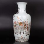 Zhou Xiangpu Grisaille and Gilt Decorated Figural Vase 20th Century周湘浦墨彩描金人物赏瓶 二十世纪
周湘浦（1895-1978），师从陶瓷名家周筱松。1959年被景德镇市政府授予“陶瓷美术家”称号，周氏喜画神鬼、刀马人物的题材。他的作品传世甚少，多被港澳及东南亚地区的著名藏家收藏。解放后景德镇擅画墨彩描金的大师都为他的弟子或传人。