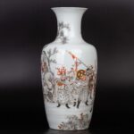 Zhou Xiangpu Grisaille and Gilt Decorated Figural Vase 20th Century周湘浦墨彩描金人物赏瓶 二十世纪
周湘浦（1895-1978），师从陶瓷名家周筱松。1959年被景德镇市政府授予“陶瓷美术家”称号，周氏喜画神鬼、刀马人物的题材。他的作品传世甚少，多被港澳及东南亚地区的著名藏家收藏。解放后景德镇擅画墨彩描金的大师都为他的弟子或传人。 - Image 2