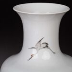 Zhou Xiangpu Grisaille and Gilt Decorated Figural Vase 20th Century周湘浦墨彩描金人物赏瓶 二十世纪
周湘浦（1895-1978），师从陶瓷名家周筱松。1959年被景德镇市政府授予“陶瓷美术家”称号，周氏喜画神鬼、刀马人物的题材。他的作品传世甚少，多被港澳及东南亚地区的著名藏家收藏。解放后景德镇擅画墨彩描金的大师都为他的弟子或传人。 - Image 3