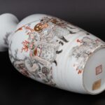 Zhou Xiangpu Grisaille and Gilt Decorated Figural Vase 20th Century周湘浦墨彩描金人物赏瓶 二十世纪
周湘浦（1895-1978），师从陶瓷名家周筱松。1959年被景德镇市政府授予“陶瓷美术家”称号，周氏喜画神鬼、刀马人物的题材。他的作品传世甚少，多被港澳及东南亚地区的著名藏家收藏。解放后景德镇擅画墨彩描金的大师都为他的弟子或传人。 - Image 5