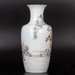 Zhou Xiangpu Grisaille and Gilt Decorated Figural Vase 20th Century周湘浦墨彩描金人物赏瓶 二十世纪
周湘浦（1895-1978），师从陶瓷名家周筱松。1959年被景德镇市政府授予“陶瓷美术家”称号，周氏喜画神鬼、刀马人物的题材。他的作品传世甚少，多被港澳及东南亚地区的著名藏家收藏。解放后景德镇擅画墨彩描金的大师都为他的弟子或传人。 - Image 12