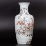 Zhou Xiangpu Grisaille and Gilt Decorated Figural Vase 20th Century周湘浦墨彩描金人物赏瓶 二十世纪
周湘浦（1895-1978），师从陶瓷名家周筱松。1959年被景德镇市政府授予“陶瓷美术家”称号，周氏喜画神鬼、刀马人物的题材。他的作品传世甚少，多被港澳及东南亚地区的著名藏家收藏。解放后景德镇擅画墨彩描金的大师都为他的弟子或传人。 - Image 13