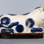 Recumbent porcelain cat, 20th century民国卧式瓷猫 20世纪 - Image 4