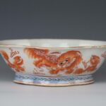 Flower-mouth narcissus bowl, Hu Rongtai, iron-red lions花口水仙盆 民国元年名家 胡荣泰 矾红 太狮少保 - Image 3