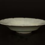 FLower-mouth celadon-glazed plate花口青釉纹盘 - Image 3