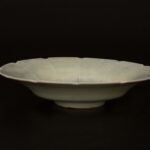 FLower-mouth celadon-glazed plate花口青釉纹盘 - Image 4