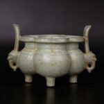 Beast head tripod vessel ding, 20th century兽首鼎 二十世纪