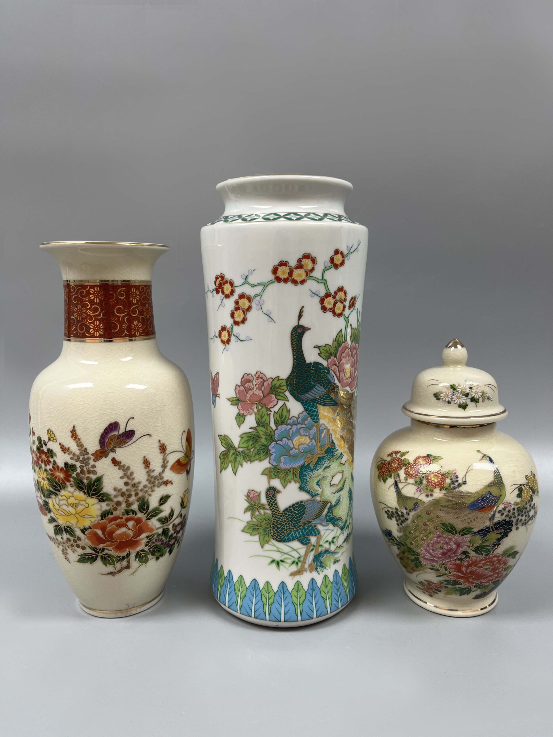Porcelain Set, Vase and Two Sets of Fu Lu Shou 瓷器一组二十世纪 