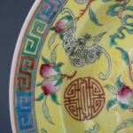 Fu Lu Shou yellow glazed famille rose plate with Daqing Qianlong Year Made mark大清乾隆年制款 福禄寿黄釉粉彩纹盘 - Image 5