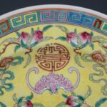 Fu Lu Shou yellow glazed famille rose plate with Daqing Qianlong Year Made mark大清乾隆年制款 福禄寿黄釉粉彩纹盘 - Image 6