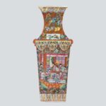 Guangcai four square vase, 20th century广彩四方瓶 20世纪