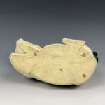 Bronze Pig Animal Statue, Vintage Pig Figurine Black Spots 20th century, Famille rose flower butterfly vase with Qianlong Year Made mark, 20th century青铜猪动物雕像，复古黑点猪雕像 二十世纪，乾隆年制款 粉彩花卉蝴蝶花瓶 二十世纪 - Image 9