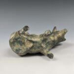Bronze Pig Animal Statue, Vintage Pig Figurine Black Spots 20th century, Famille rose flower butterfly vase with Qianlong Year Made mark, 20th century青铜猪动物雕像，复古黑点猪雕像 二十世纪，乾隆年制款 粉彩花卉蝴蝶花瓶 二十世纪 - Image 12