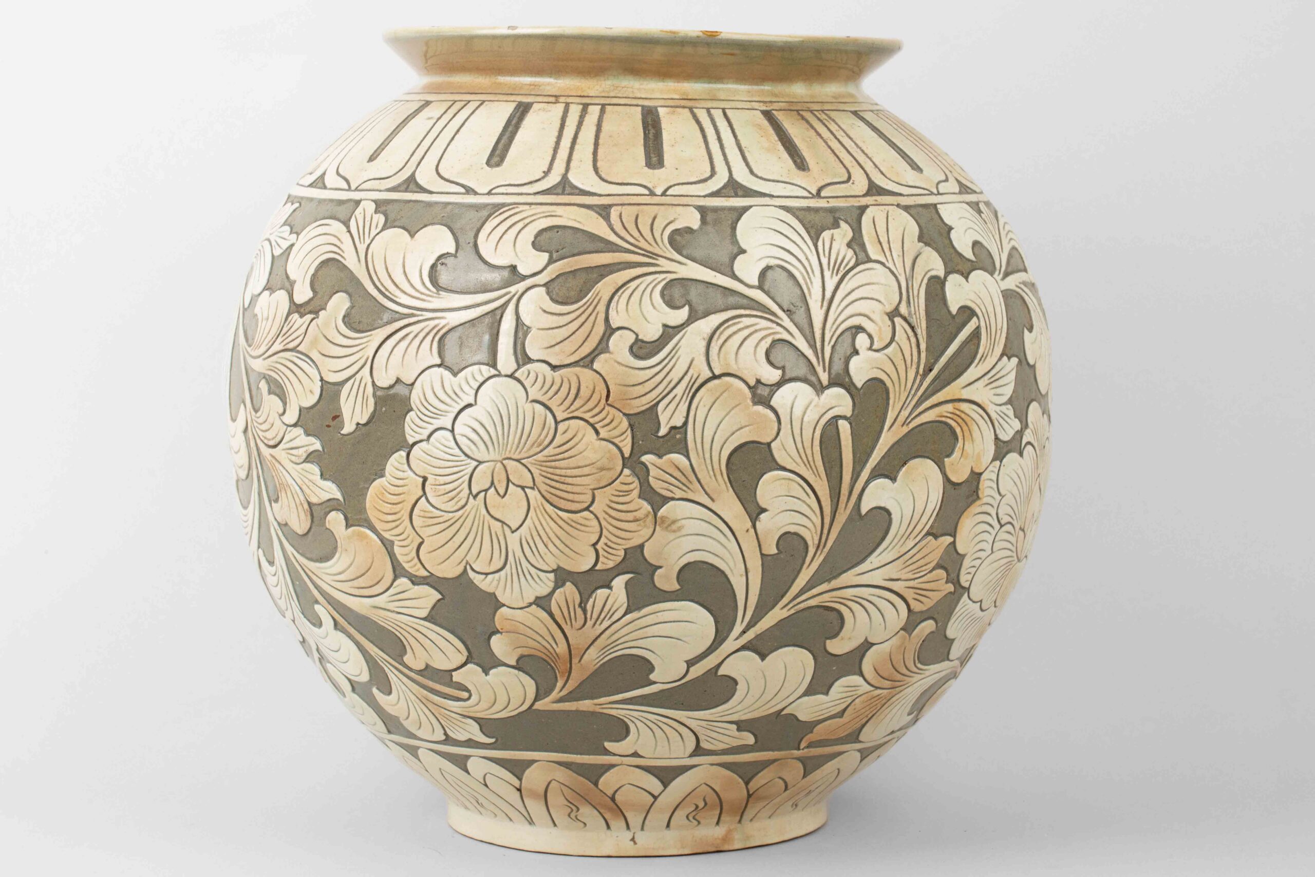 Yaozhou kiln carved jar, 19th century耀州窑刻花纹罐二十世纪– Time 