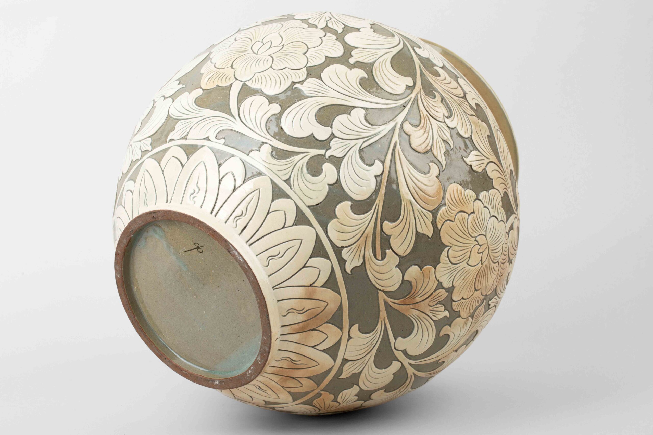 Yaozhou kiln carved jar, 19th century耀州窑刻花纹罐二十世纪– Time 
