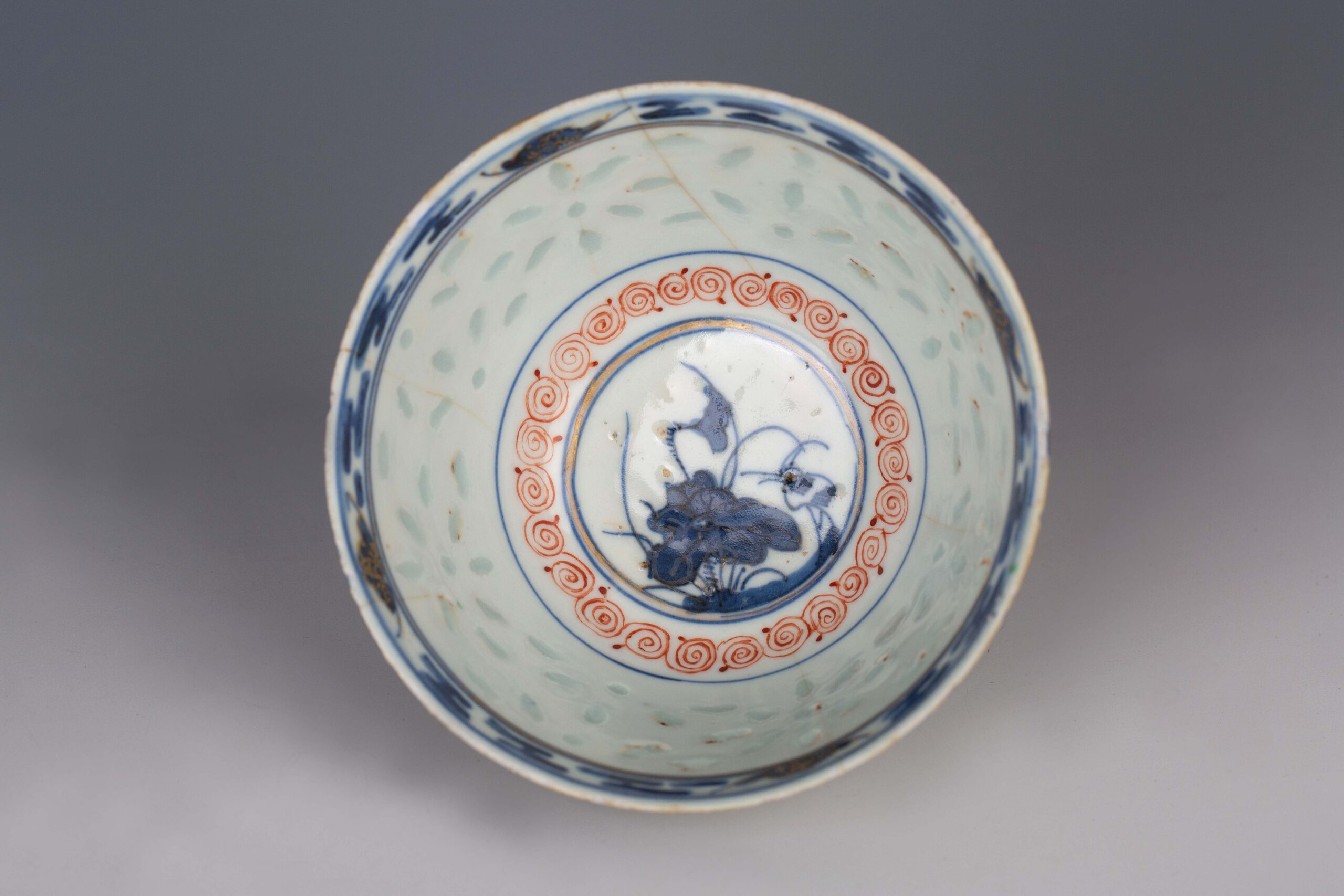 A Pair of bowls with Kangxi Year Made mark 纹碗一对康熙年制– Time 
