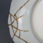 Famille rose Aluminum-red pattern plate with Daqing Daoguang Year Made mark(damage)粉彩矾红纹盘 大清道光年制 （有伤） - Image 2
