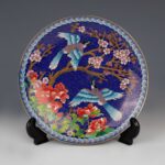 Cloisonné Enamel Floral Vase Circa 1920, Winged Jewels Chinese Cloisonné Birds and Flowers Plate掐丝珐琅花卉纹瓶 底款CHINA 十九世纪，1992年景泰蓝艺坊纹盘 - Image 12