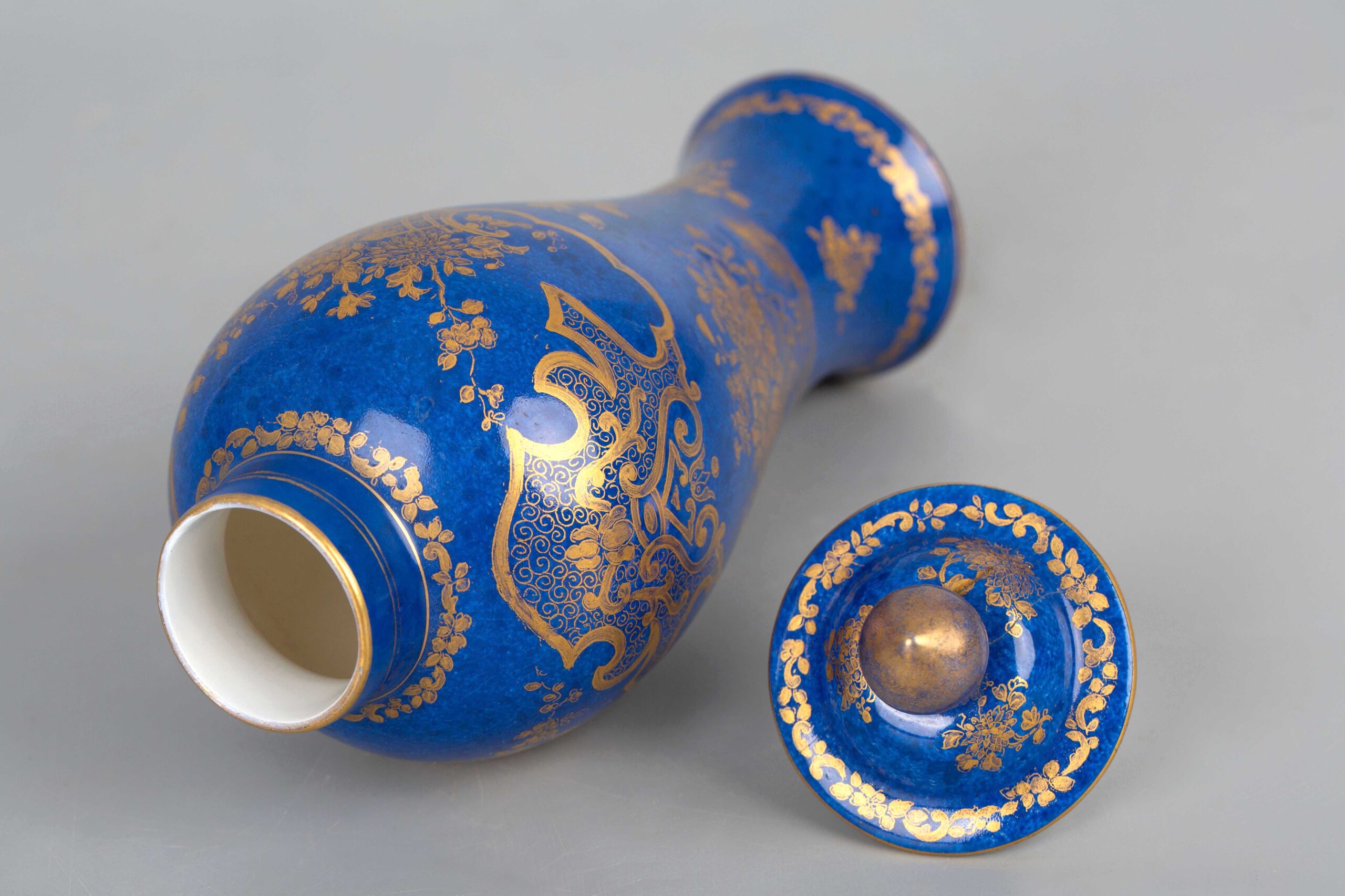 Blue-glazed jar and cover 18th century (cover with damage)霁蓝釉