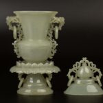 Blue and white jade lotus seat flower ring ear vase 痕都斯坦式青白玉莲花座花型衔环耳赏瓶 清中晚期 - Image 2