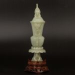 Blue and white jade lotus seat flower ring ear vase 痕都斯坦式青白玉莲花座花型衔环耳赏瓶 清中晚期 - Image 3