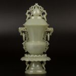 Blue and white jade lotus seat flower ring ear vase 痕都斯坦式青白玉莲花座花型衔环耳赏瓶 清中晚期 - Image 6