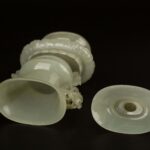 Blue and white jade lotus seat flower ring ear vase 痕都斯坦式青白玉莲花座花型衔环耳赏瓶 清中晚期 - Image 7