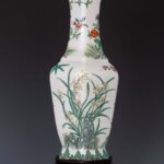 Famille rose hexagonal floral vase and and a red sandalwood base, with Daqing QIanlong Year Made mark粉彩花卉六棱瓶 紫檀底座 大清乾隆年制 - Image 4