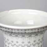 Flower and bird vase with China Jingdezhen Made mark花鸟赏瓶 中国景德镇制 - Image 3