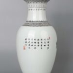Flower and bird vase with China Jingdezhen Made mark花鸟赏瓶 中国景德镇制 - Image 4
