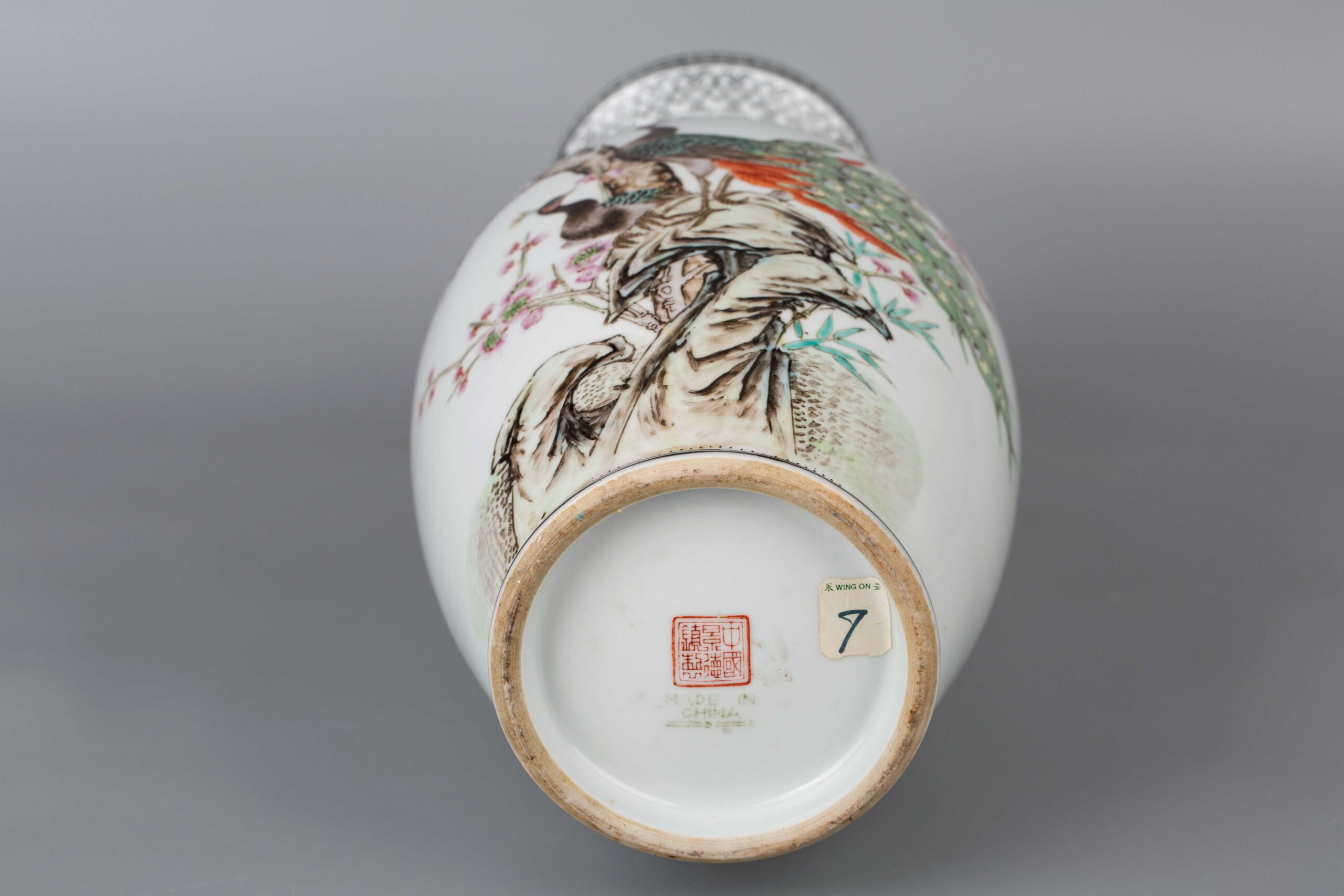 Flower and bird vase with China Jingdezhen Made mark花鸟赏瓶中国 