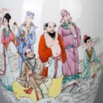 Famille rose Eight Immortals Crossing the Sea vase with Daqing Qianlong Year Made mark粉彩八仙过海赏瓶 大清乾隆年制款 - Image 2